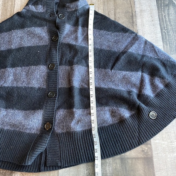 Marina Luna, hooded button front cape - Picture 7 of 9